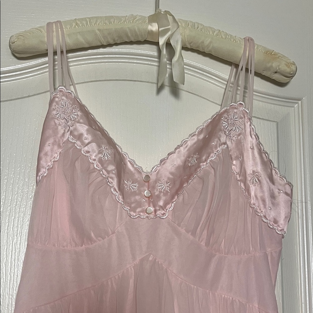 Vintage Powder Pink Demure Nightgown - Picture 5 of 9